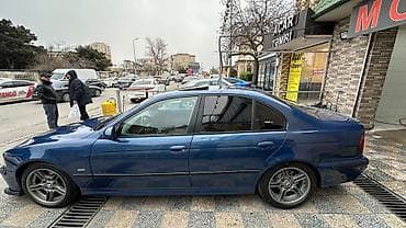 simyorka bmw: BMW 5 Series E39 sedan, mavi rəng. - Kuzov: 4 qapı, aerodinamik M-stil — 3