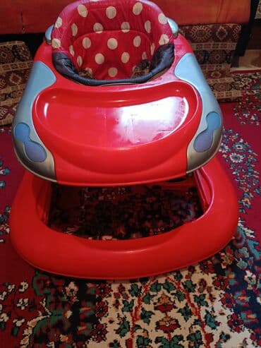 yurutgec: Uşaq gəzdirəni / yürütgəc - Rəng: parlaq qırmızı, boz detallarla - — 1