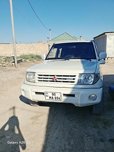 pajero mini: Mitsubishi Pajero iO, ağ rəngli, 5 qapılı kompakt SUV. - Benzinlə — 3