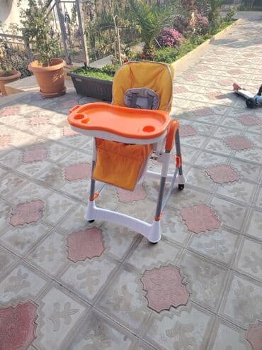 transformer stul yedizdirmək ucun: Uşaq yemək stulu - Rəng: narıncı–ağ–boz tonlarda, yumşaq sarı — 1