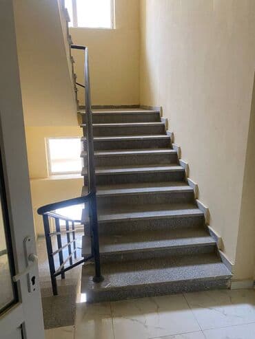 ev alıram: 3 otaqlı, Yeni tikili, m. Xalqlar Dostluğu, 131 kv. m — 2