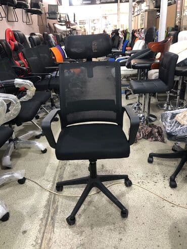 офисный стул: Новый, С колесиками, Рукояти регулируются, Ткань — 1