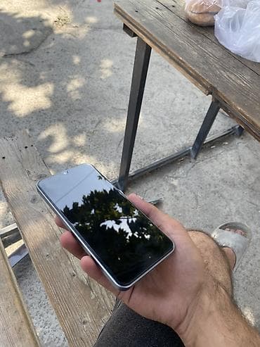 hisense infinity e9: Samsung Galaxy A17, 256 GB, rəng - Gümüşü, Barmaq izi, İki sim kartlı, Face ID — 5