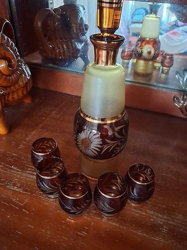 Qab-qacaq dəsti – şüşə qaraçı (amber) tonlarında karaf və 6 ədəd kiçik lalafo.az -da Qab-qacaq dəsti – şüşə qaraçı (amber) tonlarında karaf və 6 ədəd kiçik