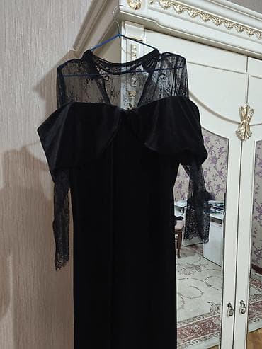 Qara məxməri gecə/libas - Model: Uzun, bədənə oturan siluet -