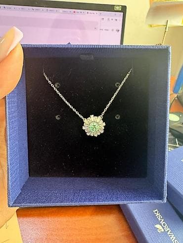 chanel mindjuse cena: Swarovski — 2