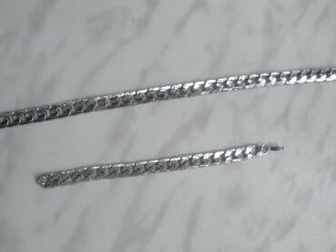 Satılır 10 manat real alıcılar narahat etsin,gümüş deyil, istifadə