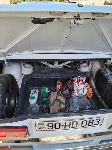 масляный радиатор: VAZ 2107 sedan – ağ rəng, 4 qapı. Texniki və xarici xüsusiyyətlər: - — 8