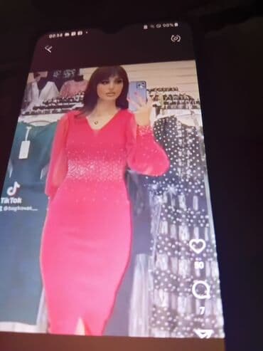 Qadın ziyafət donu – parlaq qırmızı rəngdə, bədənə oturan midi lalafo.az -da Qadın ziyafət donu – parlaq qırmızı rəngdə, bədənə oturan midi