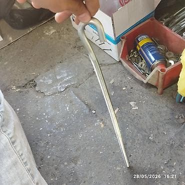 Болты: Məhsul: Qarmaq başlı yivli çubuq (J-bolt) Təsvir: - Material — 4