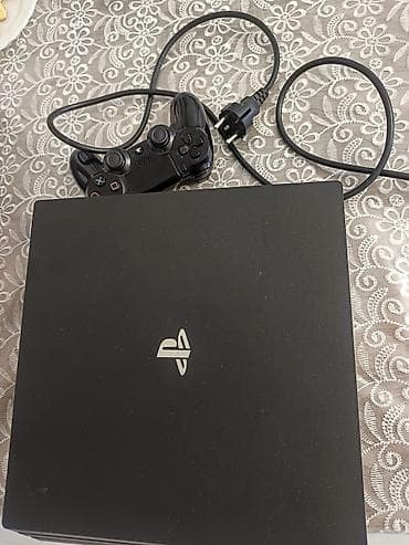 sert disk: Playstation 4 Pro 1 TB satılır, 1 original pult ilə. Konsolun — 1