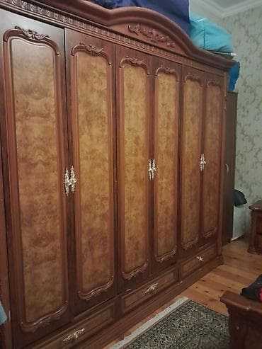 masılar: Klassik üslubda yataq otağı dəsti Tərkibi: - 2 nəfərlik iri çarpayı — 2