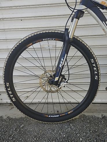 Velosipedlər: Stels Navigator 930 dağ velosipedi - Gövdə: yüngül alüminium, idman — 5