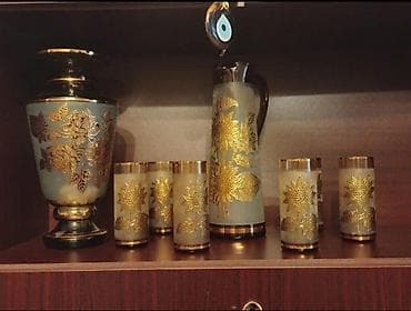 malina kolu: Qızılı naxışlı şüşə süfrə dəsti - Tərkibi: 1 böyük qrafin/sürahi, 6 — 1