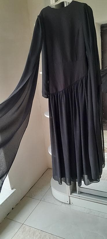 Qara rəngli zərif gecə/libas - Dizayn: Beli vurğulayan, alt hissədə