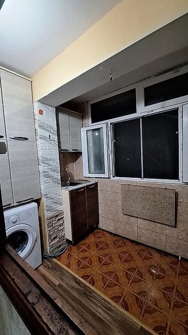 midada ev satilir: Salam ev 4 mkr da yerlesir. yaxinliginda mekteb ve iki dene baxca var — 5