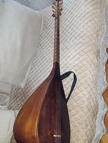 Saz – klassik Azərbaycan xalq çalğı aləti - Tip: Uzun saplı saz
