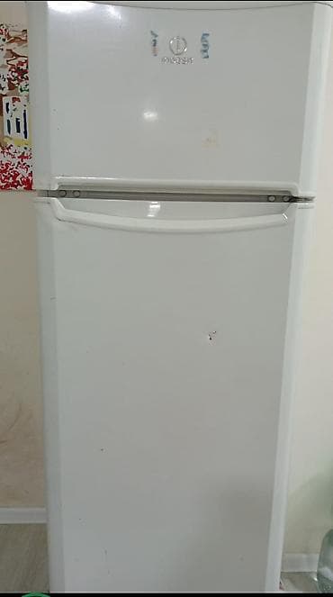 ipad satilir: İşlənmiş 2 qapılı Indesit Soyuducu Satılır, rəng - Ağ — 1