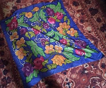 Hicab: Məhsul: Qedimi Kəlağayı/şərf eni 1.50uzunu 1.50 Təsvir: - Parlaq mavi — 2