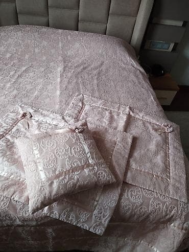 Ev saatları: Yataq üçün rəng - Çəhrayı Yataq örtüyü — 1