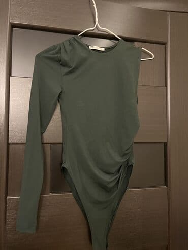 Zara asimetrik qollu kofta. M razmerdir ama dar kalıp olduguna göre S