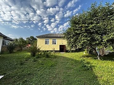 TƏCİLİ:!Mərkəzdə 2 Ev Bir Həyətdə – Geniş Şəraitli və Perspektivli