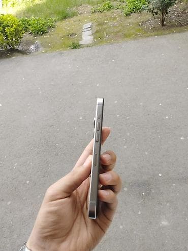 i̇phone 1: IPhone 15 Pro, Gümüşü — 4