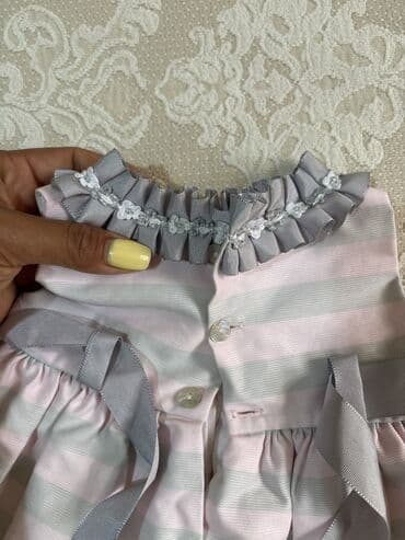 ad gunu donlari: Uşaq paltarı – zolaqlı, zərif dizayn - Rənglər: pastel çəhrayı və boz — 3