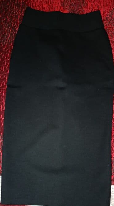 Qara klassik ətək - Rəng: Düz qara - Model: Düz kəsimli, qələm ətək -