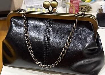dəri canta: Qara klassik çanta - Material: parlaq qara dəri (eko dəri ola bilər) — 1