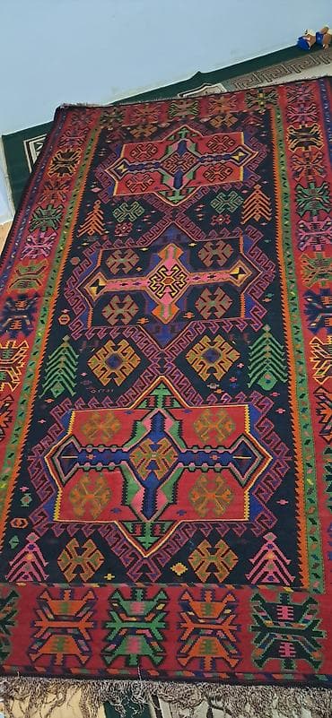 Xalça – əl toxuması, rəngarəng Qazaq/Qarabağ üslublu geometrik