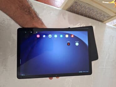 андроид мониторы для prado: Funksional qara rəngli Samsung planşet. Onun geniş, yansımayan ekranı — 3