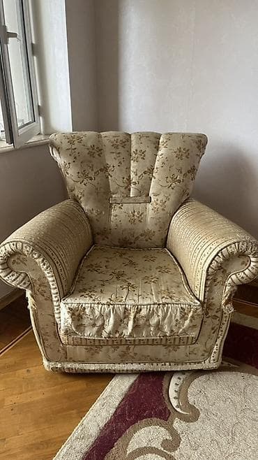 puflar: Künc divan dəsti və kreslo Dəst tərkibi: - 1 ədəd L-formalı künc — 2