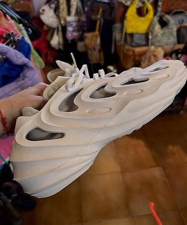 adidas kişi: 150dollara zakaz etmişdik ümümiyyətlə az geynilib razmeri səhv — 6