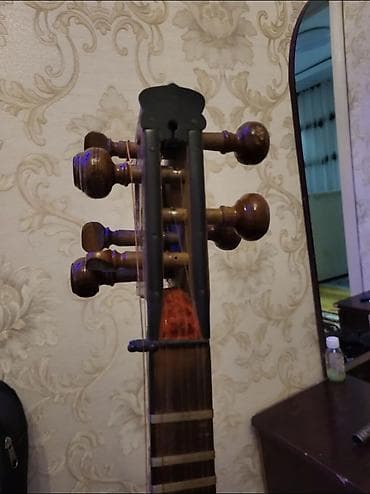 akustik gitara simi: Tar – milli simli musiqi aləti - Korpus: armud formalı, iki nazik — 2