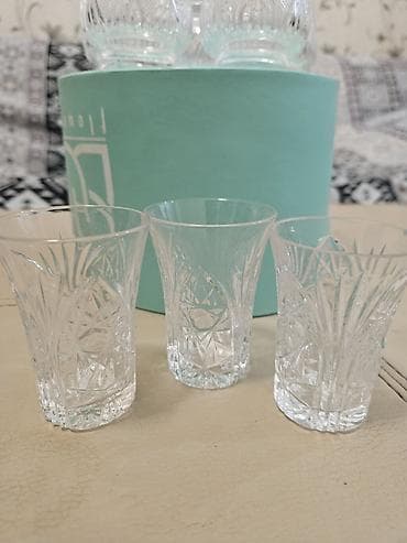 qelem qablari: 3 eded xurustal rumka. 15 man. elmler — 1