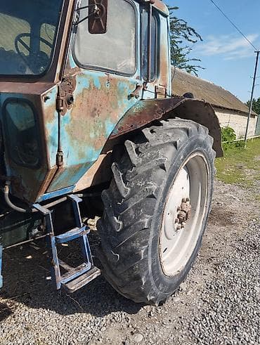 taxıl bicən kombaynlar: Traktor MTZ (Belarus) tipli, kabinalı, arxadan qoşqu və kənd — 2