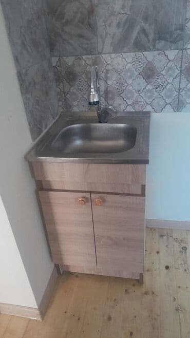 həzi aslanov kirayə evlər: 1 otaqlı mənzil – təsvir - Geniş yataq otağı: iri taxta qarderob — 4