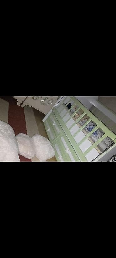 Oğlan və qız üçün, Dördbucaq, Beşik, Matras ilə, Yellənmə mexanizm ilə