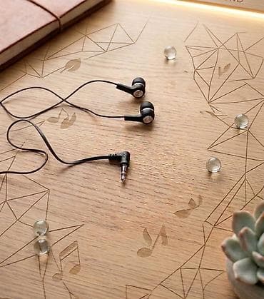 audio technica ath m50: Qulaqlıq satılır . Yeni çox gözəl yüksək səs keyfiyyət. Endirimli — 1