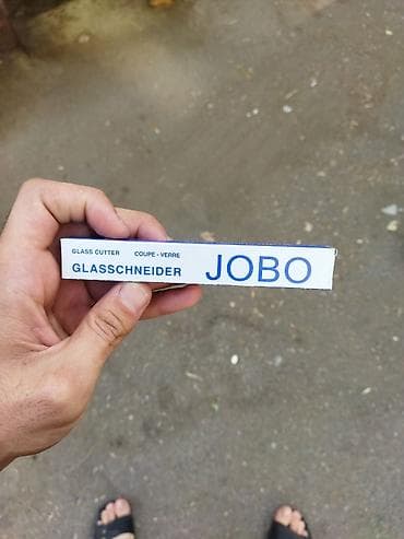 Şüşe kesen qiyneti 5man çox isteyen olsa aşağı yeri var çox olanda