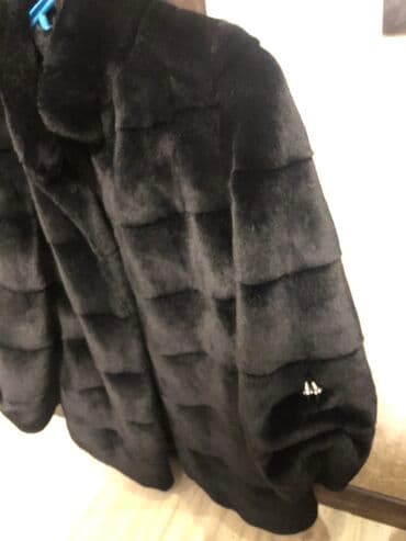 qadın kurkləri: Qara rəngli xəz plaş/palto - Zərif, parlaq teksturalı xəz material - — 4