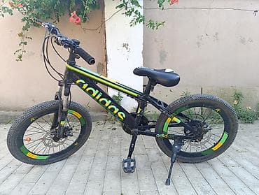 usaq velosipedler: Uşaq velosipedi – Adidas dizaynlı, qara rəngdə yaşıl-sarı aksentlərlə — 1
