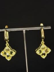 oğlan sepləri: Qadın bəzək dəstləri və aksesuarları 1) Qızıl rəngli zəncir üzərində — 8