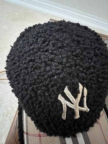 Baş geyimləri: Qışlıq papaq-kepka - Rəng: qara - Material: yumşaq boucle/tüklü parça — 1