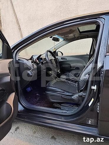 Chevrolet Aveo: 1.4 l | 2013 il 310000 km Sedan — 7
