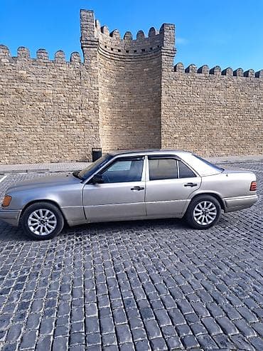 kon traktor: Mercedes-Benz E 220: 2.2 l | Sedan — 8