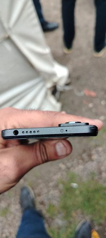 s21 ikinci el: Smartfon – qara rəng, düz kənarlı korpus, ön kameraya görə mərkəzdə — 2