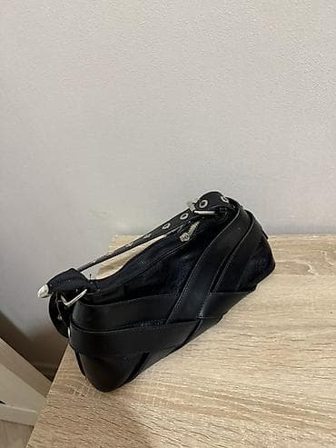 Qara çiyin/əl çantası – rok/yuq stilində - Material: hamar qara — 3