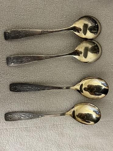 Gümüş örtüklü, qızılı içliyi olan 4 ədəd desert qaşığı dəsti. -